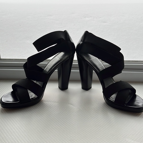 ✨Host pick✨ Stuart Weitzman / Black Elastic Strappy Heels / Size 9 - Picture 4 of 15
